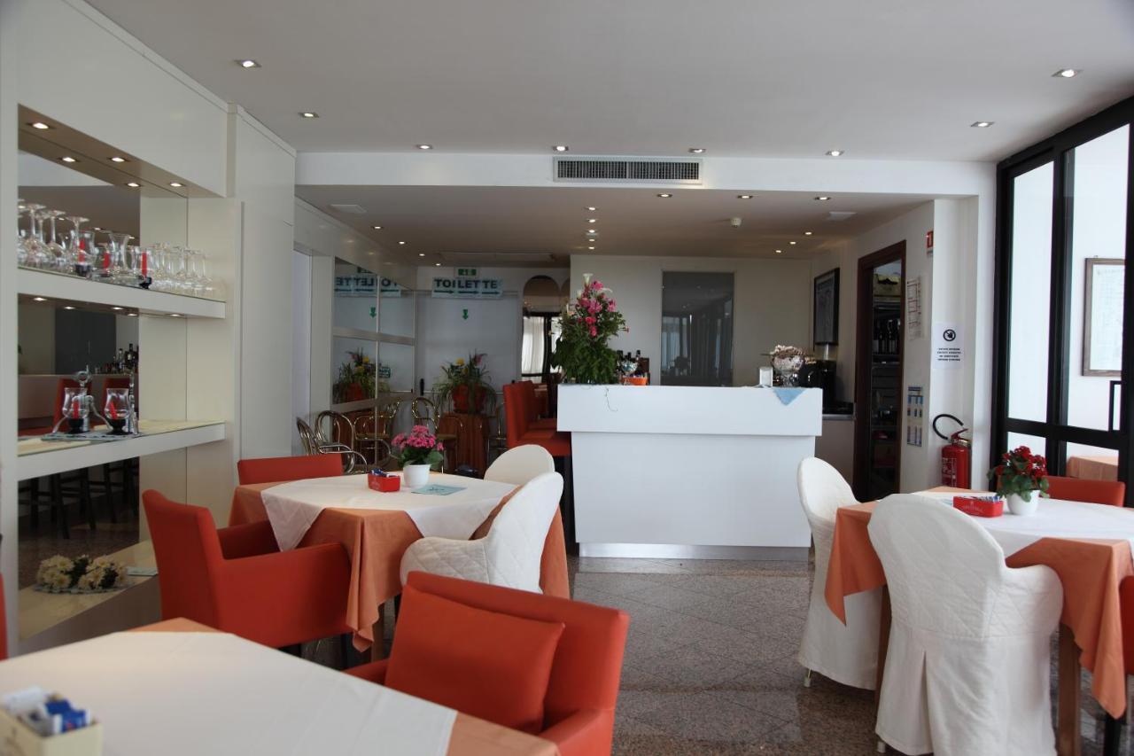 Hotel San Carlo Lignano Sabbiadoro Exterior foto